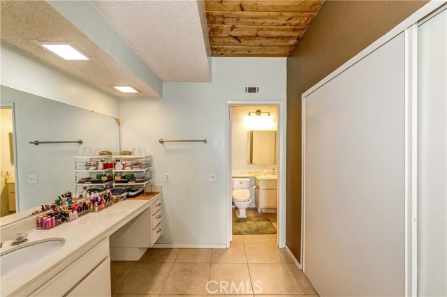 Detail Gallery Image 9 of 22 For 25473 Pine Creek Ln, Wilmington,  CA 90744 - 2 Beds | 2 Baths