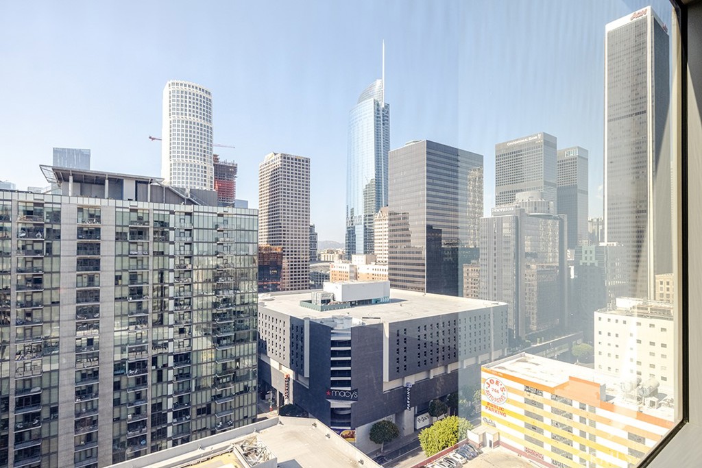 https://media.crmls.org/medias/b5bc47e6-557d-492e-b98d-456ac528da7c.jpg?preset=X-Large