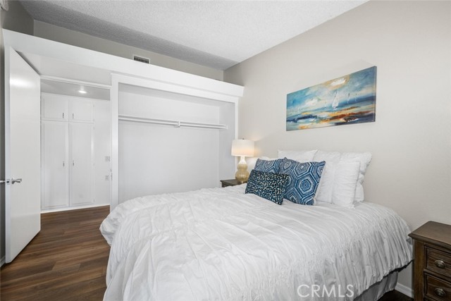 1621 Interlachen, Seal Beach CA: https://media.crmls.org/medias/b5bc763c-5a9a-4f94-af40-00f92c4b430c.jpg