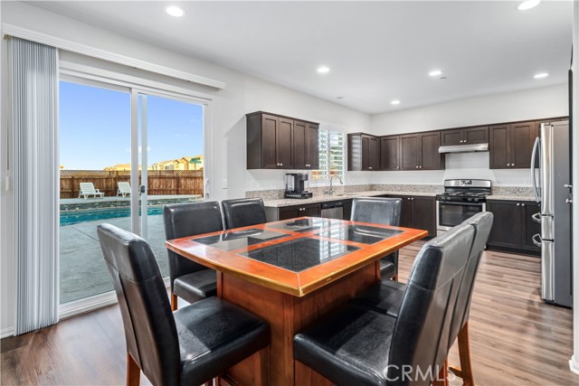 Detail Gallery Image 18 of 49 For 2434 Lugar Hermoso Ct, Rosamond,  CA 93560 - 4 Beds | 2/1 Baths