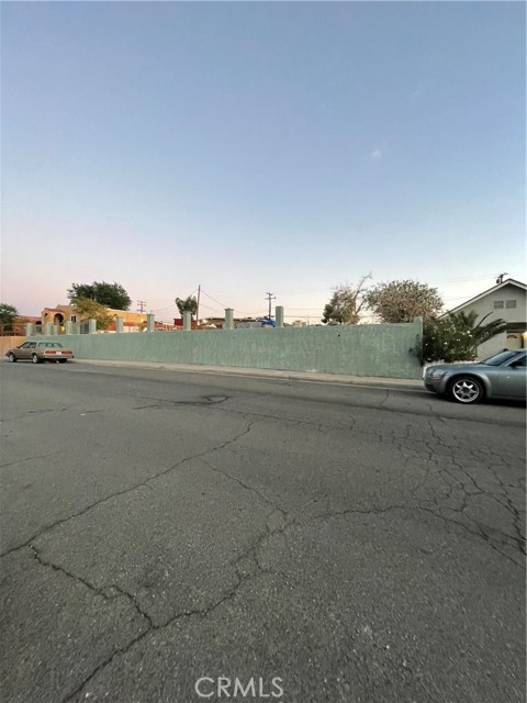 226 E Fredricks Street, Barstow, California 92311, ,Commercial Sale,For Sale,226 E Fredricks Street,CRSR23049077