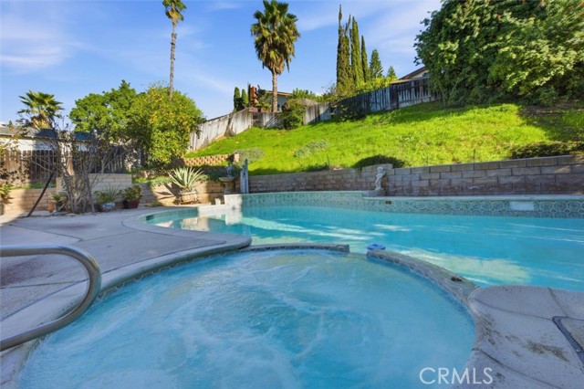 Image 1 of 72 For 6266 Shaker  