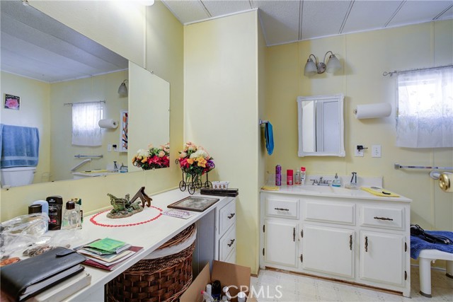 3700 Buchanan Street, Riverside CA: https://media.crmls.org/medias/b5bf0167-bc8c-445d-a750-6191591a6f75.jpg