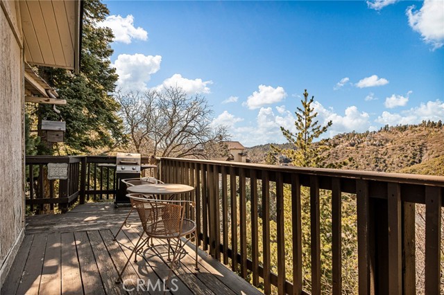 Detail Gallery Image 12 of 30 For 1256 Grass Valley, Lake Arrowhead,  CA 92352 - 3 Beds | 2 Baths
