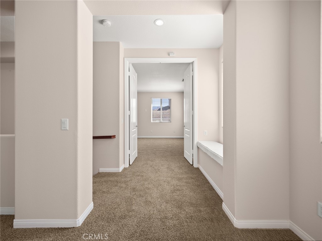 https://media.crmls.org/medias/b5bf7557-0ea5-4bb8-96a7-44407d53f176.jpg?preset=X-Large