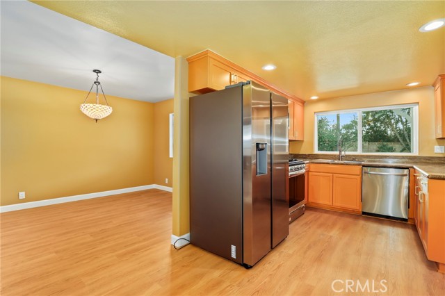 Detail Gallery Image 11 of 43 For 11001 Limerick Ave, Chatsworth,  CA 91311 - 4 Beds | 2/1 Baths