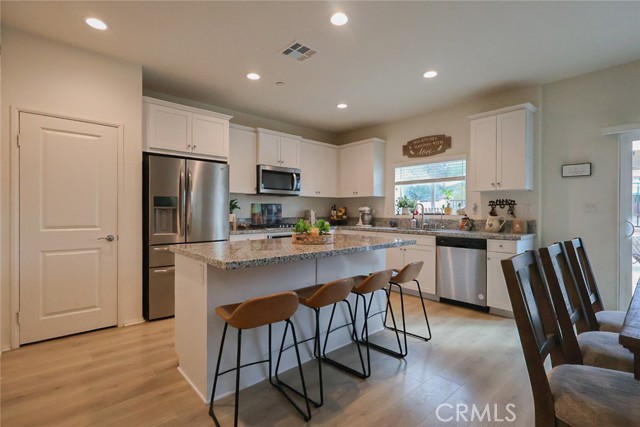 Detail Gallery Image 2 of 51 For 24155 Dusty Trail, Menifee,  CA 92587 - 4 Beds | 3/1 Baths