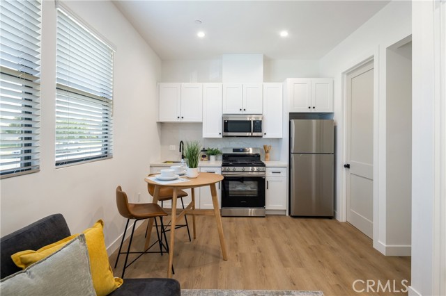 20109 Archwood Street, Winnetka CA: https://media.crmls.org/medias/b5c09466-cea9-4a8d-82b1-3c799a7ddb08.jpg