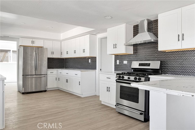 Detail Gallery Image 5 of 14 For 14855 Flathead Rd, Apple Valley,  CA 92307 - 5 Beds | 4 Baths