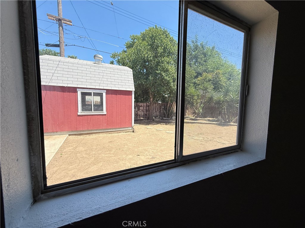 https://media.crmls.org/medias/b5c1a855-414e-4475-8a00-c3a9d674bb8e.jpg?preset=X-Large