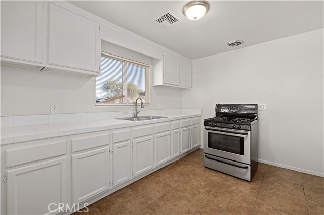 Detail Gallery Image 14 of 29 For 626 W Avenue H12, Lancaster,  CA 93534 - 4 Beds | 1 Baths