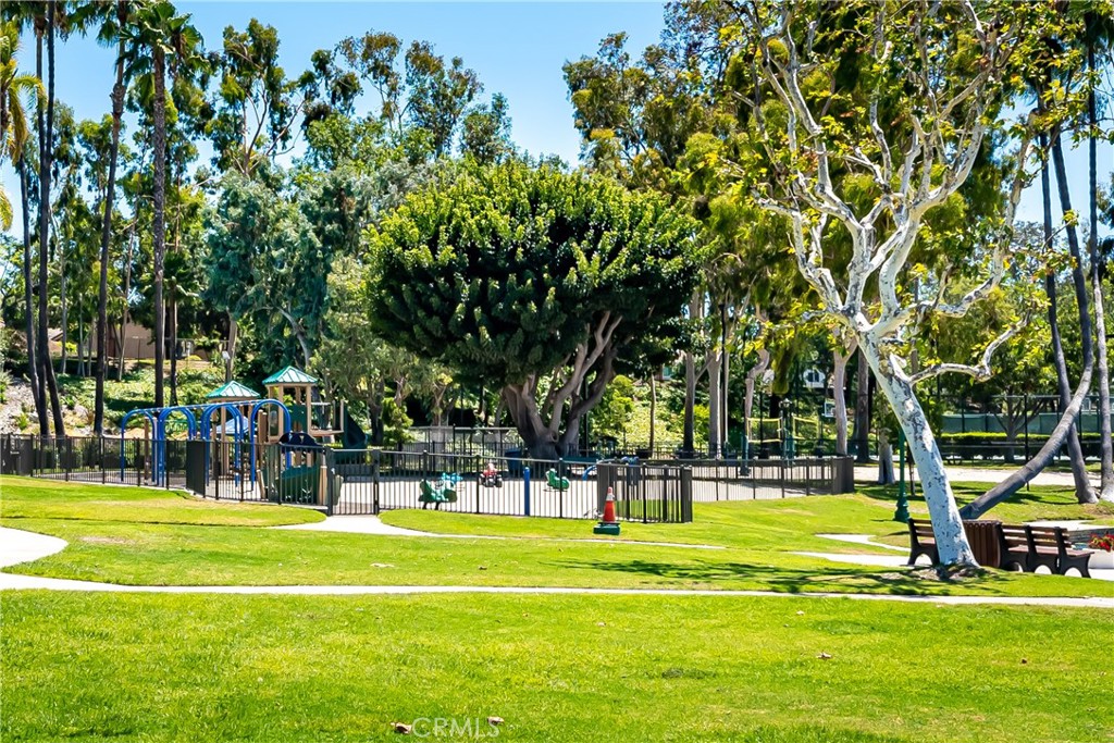 https://media.crmls.org/medias/b5c29d9c-4397-421e-8e21-ca8313955514.jpg?preset=X-Large