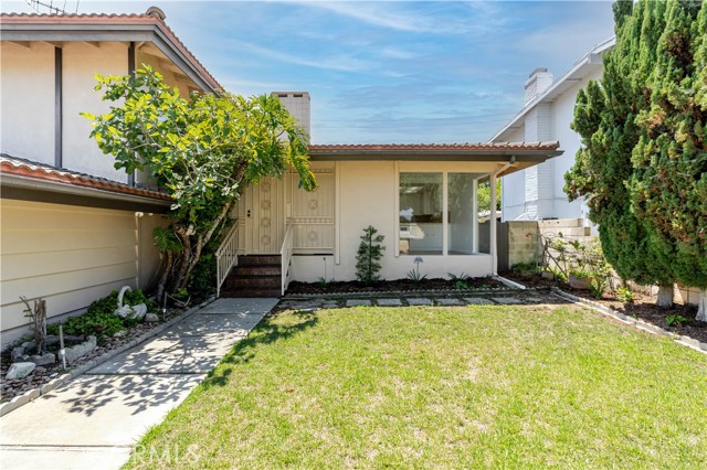 Detail Gallery Image 2 of 38 For 4906 Garnet St, Torrance,  CA 90503 - 4 Beds | 3 Baths