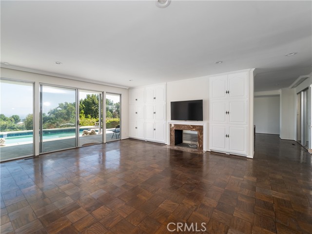 20193 Adele Drive, Woodland Hills CA: https://media.crmls.org/medias/b5c3952e-8c8a-4c56-bfab-751a5e6b2ee1.jpg