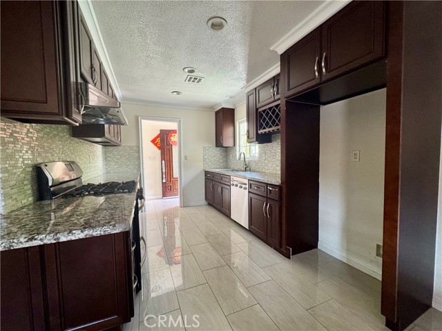 5323 Golden West Avenue, Temple City CA: https://media.crmls.org/medias/b5c40ec3-d14d-49c7-8911-b3e72852ed2b.jpg