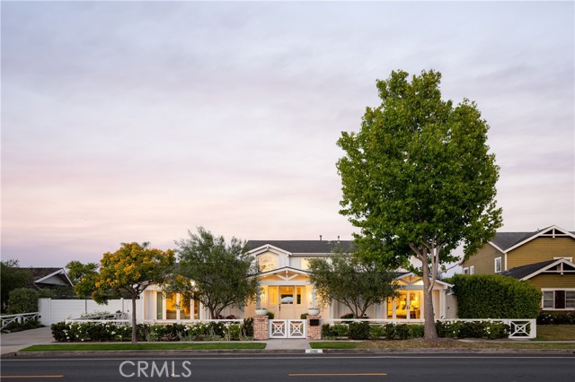 Detail Gallery Image 1 of 31 For 1700 Highland Dr, Newport Beach,  CA 92660 - 5 Beds | 6/1 Baths