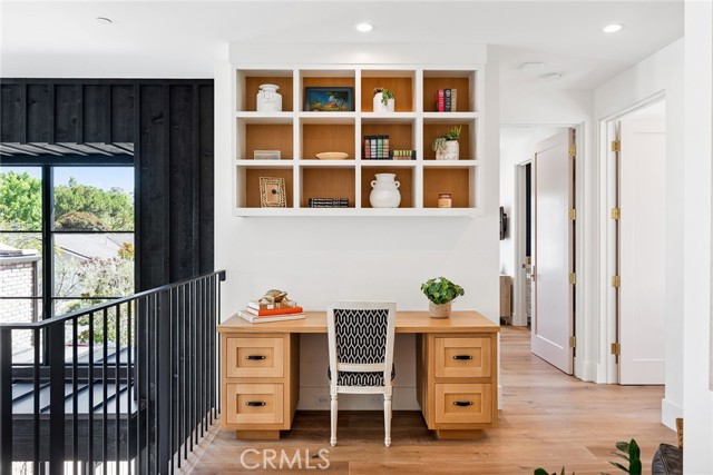 1831 Newport Hills E Drive, Newport Beach CA: https://media.crmls.org/medias/b5c4272e-1034-4073-ad00-b04f76ddccc0.jpg