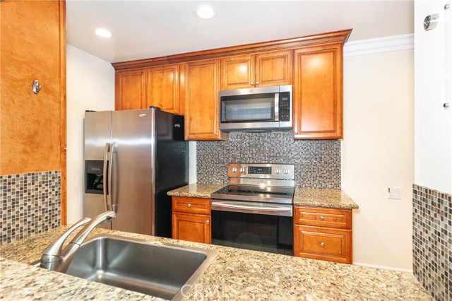 Detail Gallery Image 4 of 17 For 5460 White Oak Ave #K304,  Encino,  CA 91316 - 2 Beds | 2 Baths