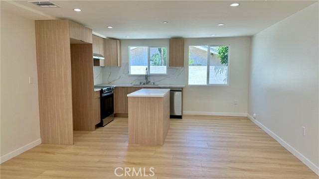 Detail Gallery Image 8 of 26 For 7728 Laurel Canyon Blvd, North Hollywood,  CA 91605 - 3 Beds | 2 Baths