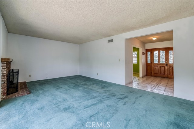 17415 Minnehaha Street, Granada Hills CA: https://media.crmls.org/medias/b5c67403-c5a2-4cd6-98f2-457f3103eb41.jpg