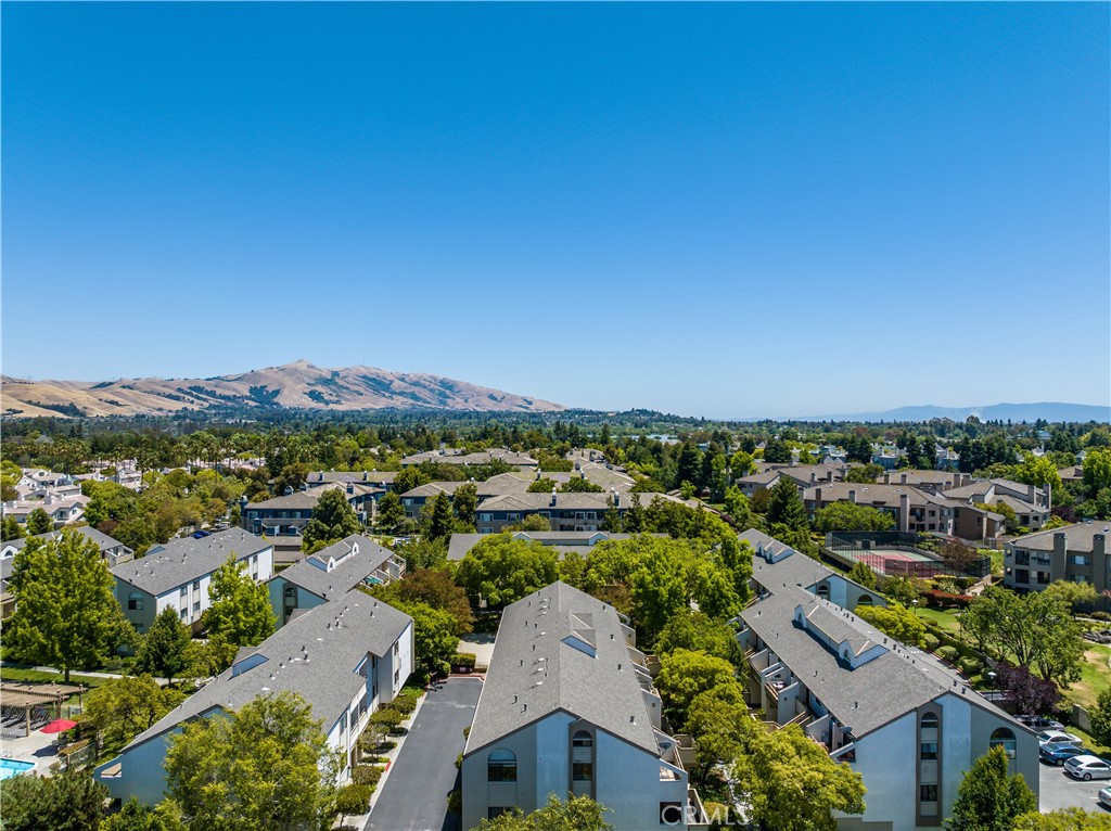 https://media.crmls.org/medias/b5c8cdc9-d4cb-410e-b2e1-87333f3bbeae.jpg?preset=X-Large