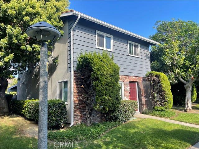 Detail Gallery Image 5 of 22 For 1777 Mitchell Ave #29,  Tustin,  CA 92780 - 5 Beds | 2/1 Baths