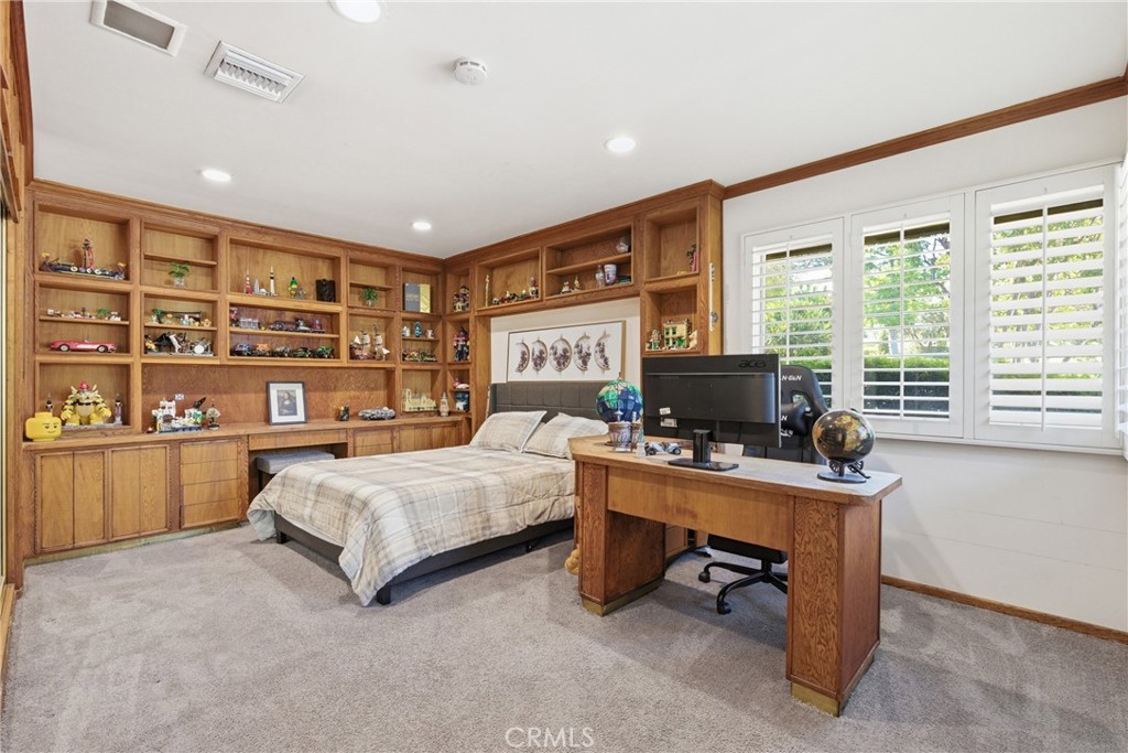 https://media.crmls.org/medias/b5ca005f-ae9c-4cfa-ad49-c272d5ba39c1.jpg?preset=X-Large