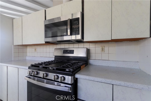 Detail Gallery Image 10 of 24 For 9682 Hillview, Anaheim,  CA 92804 - 4 Beds | 2 Baths