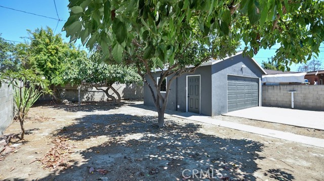 1113 S Golden West Avenue, Santa Ana CA: https://media.crmls.org/medias/b5cb5f0d-f62b-494d-9f21-478829fe2e32.jpg