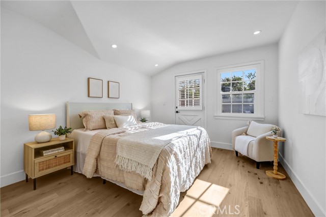1035 Medford Road, Pasadena CA: https://media.crmls.org/medias/b5cbd109-6798-4b80-a121-5d3e80b62086.jpg