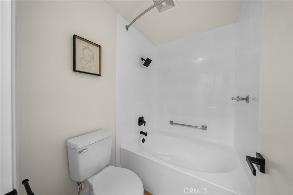 https://media.crmls.org/medias/b5cbdd39-b697-49ec-a5a7-19d3c2dc88d2.jpg?preset=X-Large