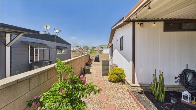1417 Village Street, Redlands CA: https://media.crmls.org/medias/b5cbfc1e-966b-4113-8f22-a1f0c77c6ba7.jpg