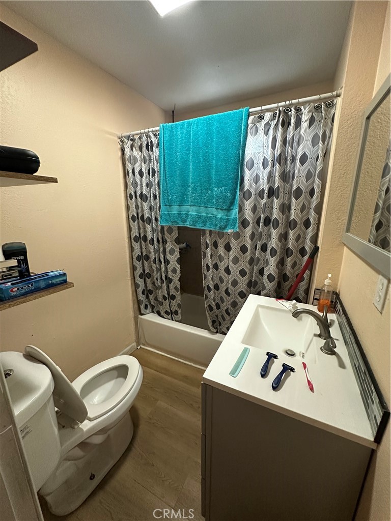 https://media.crmls.org/medias/b5cc8dd2-ca4b-4925-af81-1e23bedd0d86.jpg?preset=X-Large