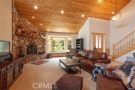 1186 Alameda Ct, Big Bear CA: https://media.crmls.org/medias/b5cca4a9-bdf2-46e3-ae2d-b65de4e07750.jpg