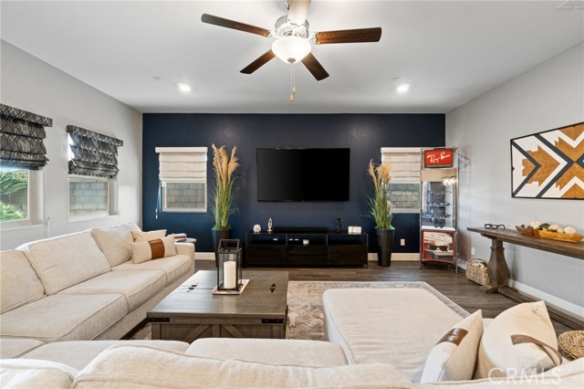 Image 7 of 54 For 521 Blue Oak Lane