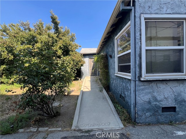 14418 Tiara Street, Van Nuys CA: https://media.crmls.org/medias/b5ce5169-0bc5-4dd5-ba88-58626aa7e133.jpg