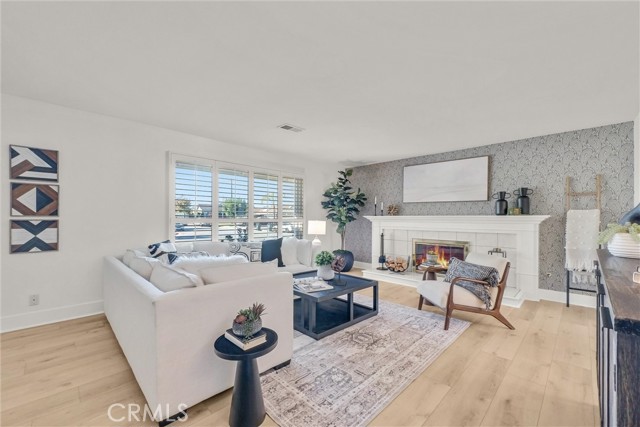 Detail Gallery Image 2 of 34 For 9122 Windsor Cir, Cypress,  CA 90630 - 4 Beds | 3 Baths