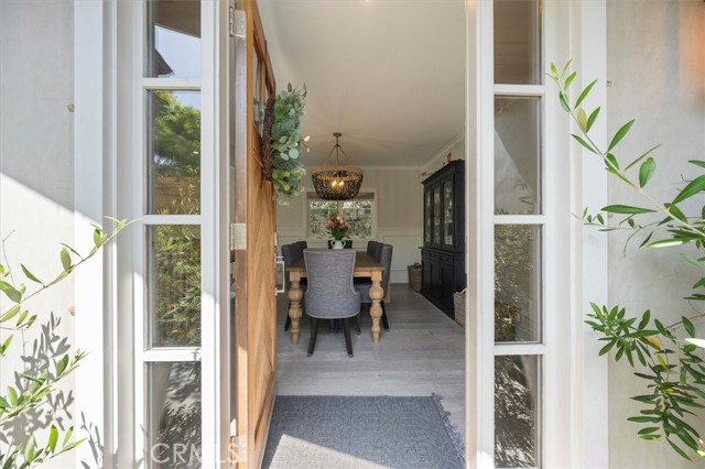 Detail Gallery Image 10 of 49 For 520 2nd St, Manhattan Beach,  CA 90266 - 4 Beds | 3 Baths
