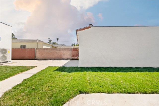 3991 Hubert Avenue, Los Angeles CA: https://media.crmls.org/medias/b5d10cee-b650-44d0-9b36-a7a6717308d9.jpg