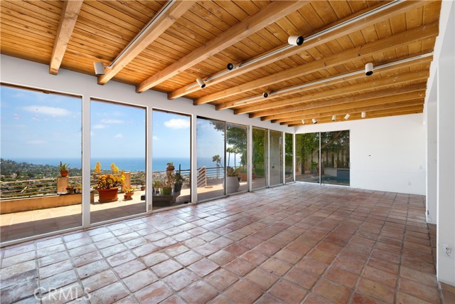 1223 Skyline Drive, Laguna Beach CA: https://media.crmls.org/medias/b5d16094-ad5d-45e0-8258-0acb6f7183f0.jpg