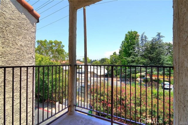 Detail Gallery Image 8 of 11 For 23401 Park Sorrento #48,  Calabasas,  CA 91302 - 3 Beds | 2 Baths