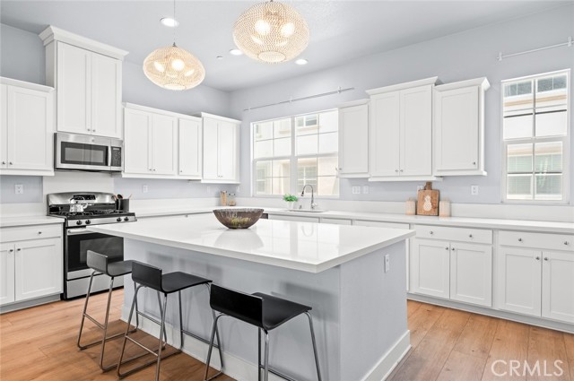 15950 Ellington Way, Chino Hills CA: https://media.crmls.org/medias/b5d1a158-9fcc-4109-8e91-c42b1e1ebc17.jpg