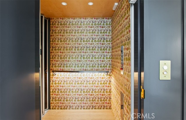 1703 E Ocean Boulevard, Newport Beach CA: https://media.crmls.org/medias/b5d1a28a-e5b9-43ea-a27a-21cadaab46da.jpg