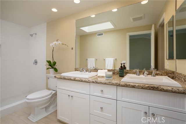520 Laver Way, Newport Beach CA: https://media.crmls.org/medias/b5d20453-1034-4358-9368-2763a41cae53.jpg