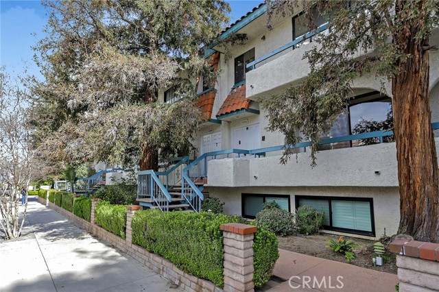 Detail Gallery Image 1 of 25 For 5346 Zelzah Ave, Encino,  CA 91316 - 3 Beds | 4 Baths