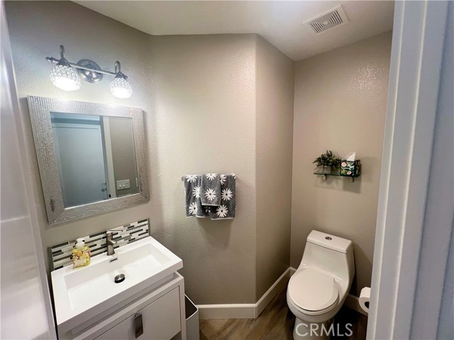 Detail Gallery Image 12 of 31 For 30566 Beryl Pl, Castaic,  CA 91384 - 5 Beds | 2/1 Baths