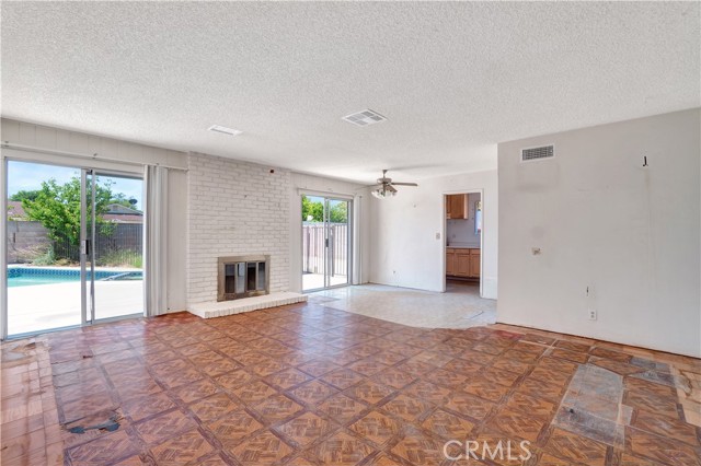 Detail Gallery Image 4 of 28 For 22942 Elkwood St, West Hills,  CA 91304 - 4 Beds | 2 Baths