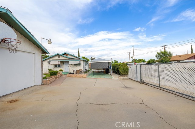 608 Western Avenue, San Bernardino CA: https://media.crmls.org/medias/b5d3b816-7436-478d-8de9-e5441ff86c50.jpg