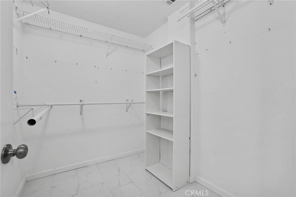 https://media.crmls.org/medias/b5d48979-01cc-4d86-a3ca-3415d0f34846.jpg?preset=X-Large