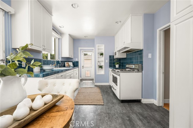 2412 Santiago Street, Santa Ana CA: https://media.crmls.org/medias/b5d57b12-69e2-41bc-b00b-ee21a0d6315a.jpg